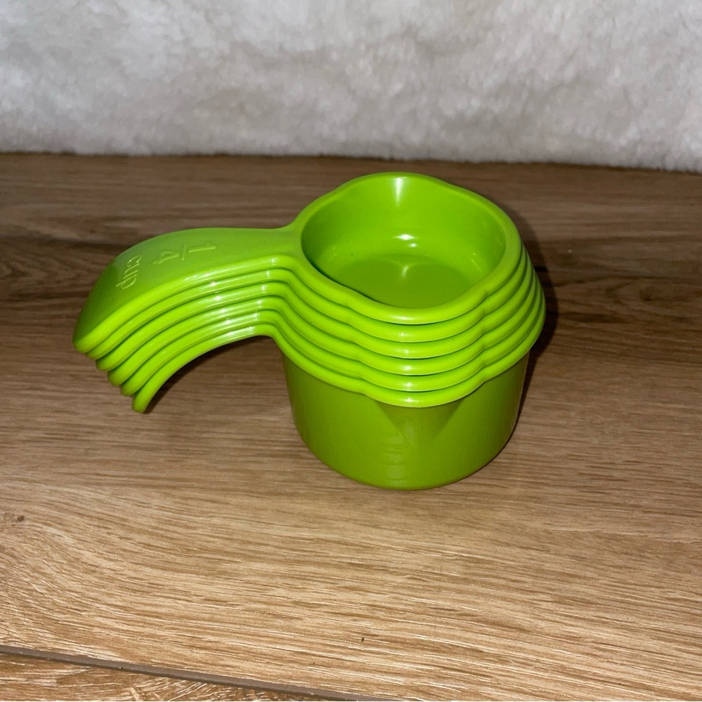 Tupperware Green Measuring Cups Set